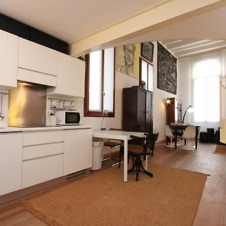 Appartement Design Loft, 400m From Rialto's Bridge